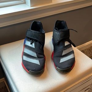 Adidas boys/men’s 5.5 high top tie/velcro shoes.